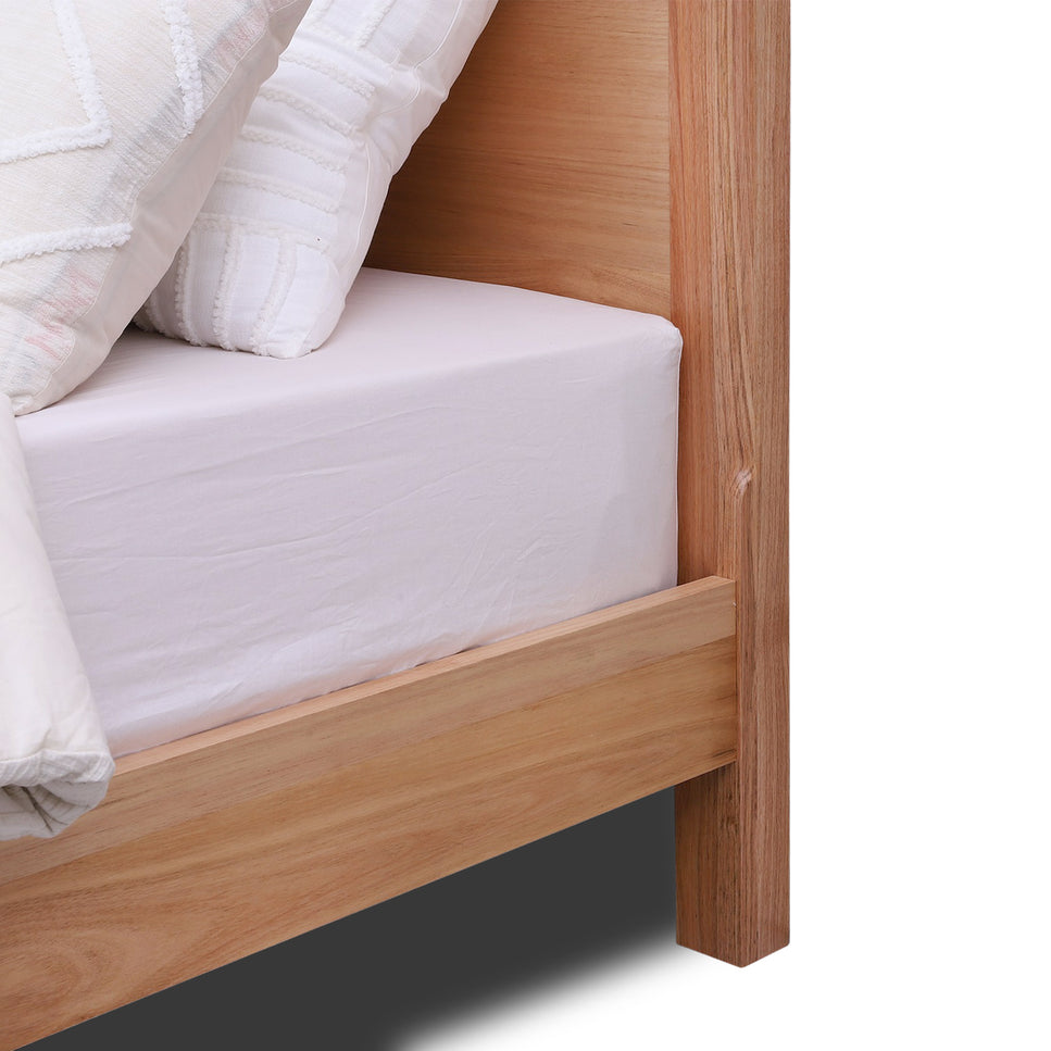 Luca Tasmania Oak Queen Bed