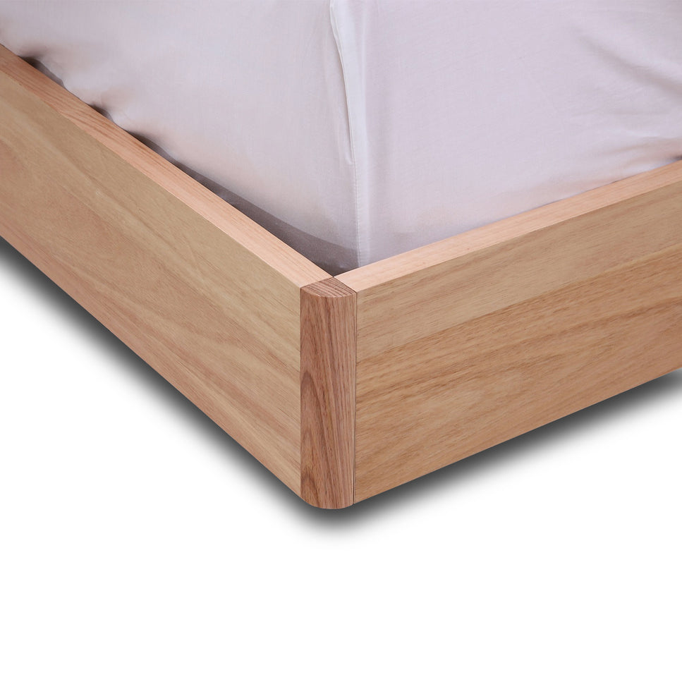 Luca Tasmania Oak Queen Bed