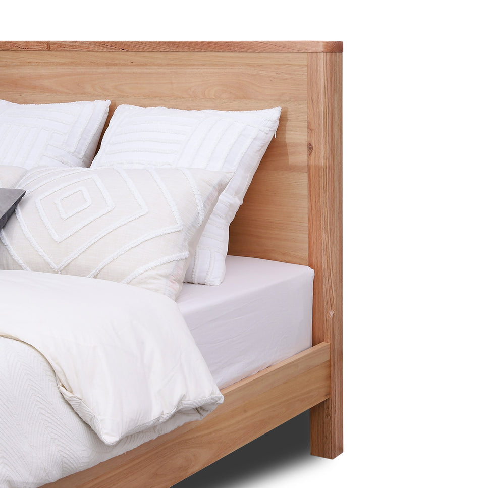 Luca Tasmania Oak Queen Bed