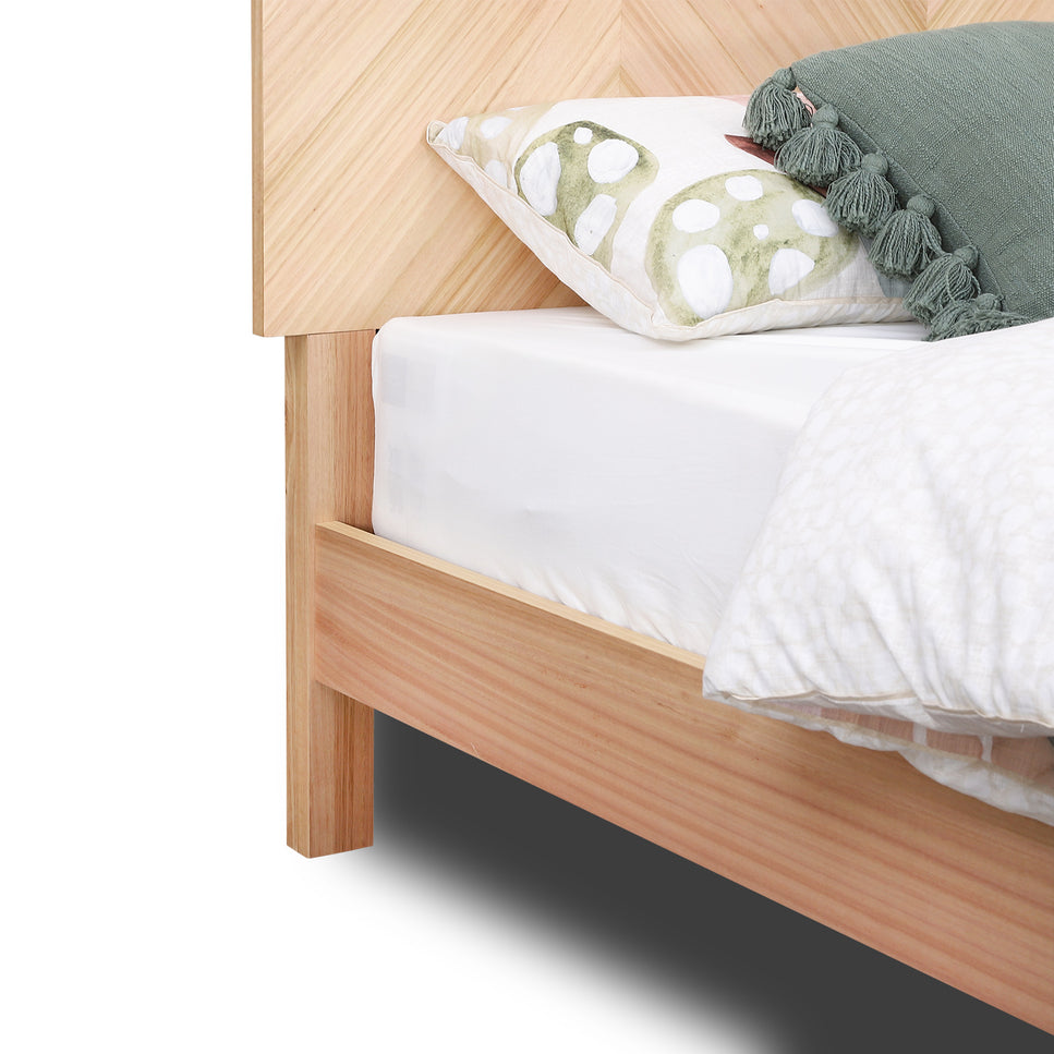 Jazzlyn Queen Bed - NO Lights/USB